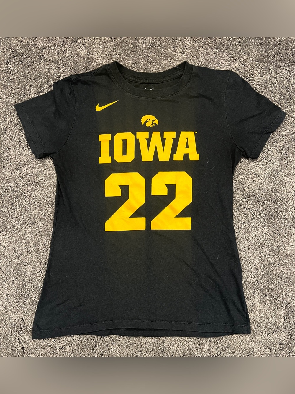 Caitlin Clark Nike Iowa Hawkeyes Tshirt Women’s Size Small 22 Black Gold Jersey